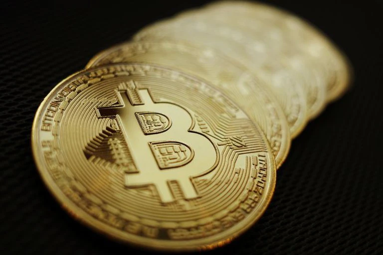 El Bitcoin supera los USD 62.000 por la expectativa del lanzamiento de un fondo en Wall Street