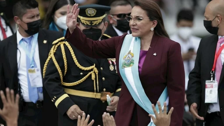 Xiomara Castro ya es la nueva presidenta de Honduras y la primera mujer en el cargo
