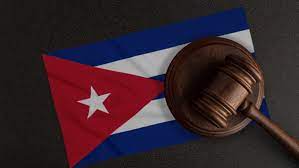 La dictadura cubana aprobó un nuevo Código Penal que sanciona con cárcel a quienes insulten a funcionarios públicos