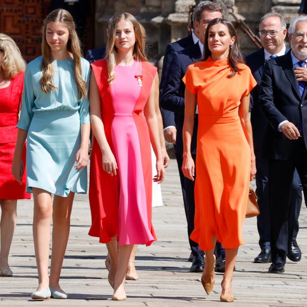 Letizia: el vestido midi más ligero que rejuvenece después de los 50 y favorece a todas