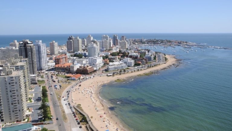 Uruguay registra «récord» de llegada de turistas a Punta del Este para el inicio del verano en el hemisferio sur